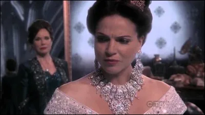 Avec qui Regina doit-elle se marier ?