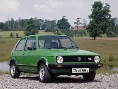 Quelle modèle de voiture Volkswagen lance-t-il sur le marché dès 1974 ?