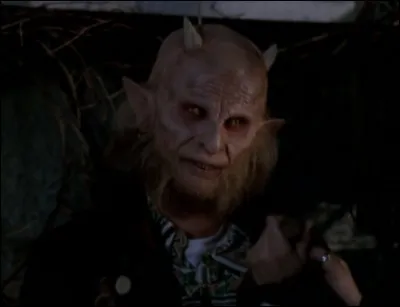 [TRAHISON] Qui tue le démon qui veut vendre les livres de l'ascension à Buffy et Faith ?