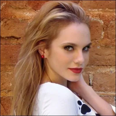 Comment s'appelle Oriana Castellanos en vrai ?