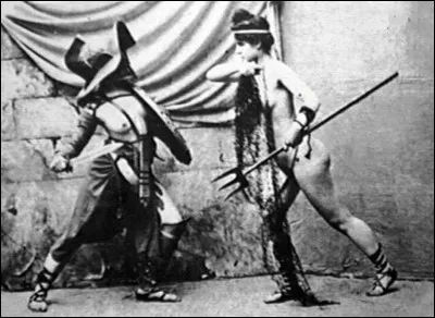 Quel empereur romain autorisa les femmes à combattre dans l'arène ?