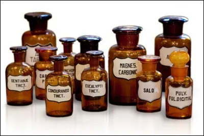 Dérivé de l'acide salicylique utilisé en médecine comme antiseptique intestinal et pour la fabrication de dentifrice :