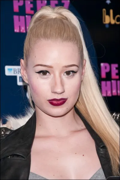 Que chantent Iggy Azalea et Rita Ora : " I'm gonna love you until ......... and i'm gonna show you what's really crazy " ?