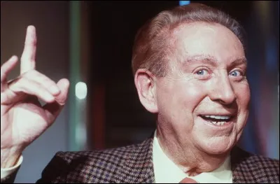 Complétez ces paroles de Charles Trenet : '' La mer .............. ?