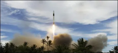 Avec quelle agence spatiale privée la NASA a-t-elle eu un contrat en 2008 ?