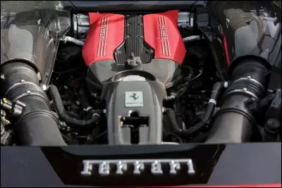 De quel moteur dispose la 488 Spider ?