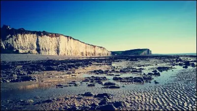 Criel est composé de deux stations balnéaires ce qui en fait sa spécificité et un pôle touristique très diversifié. Quelles sont ces deux stations auxquelles on ne reste pas indifférent, ne serait-ce que par leur architecture anglo-normande ?
