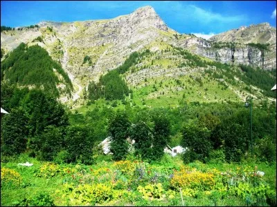 Quelle proposition désigne un parc zoologique situé dans le département des Hautes-Alpes ?