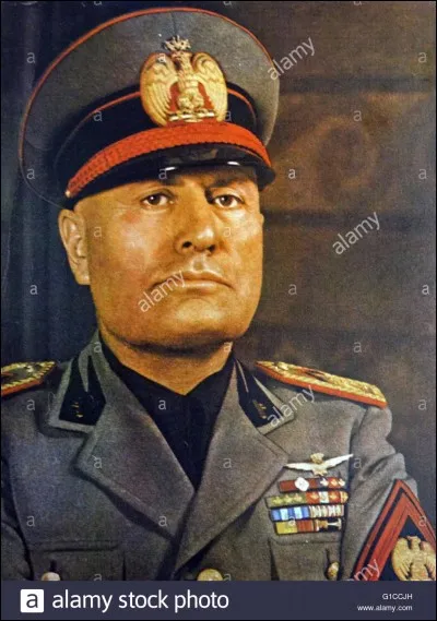 En quelle année Benito Mussolini accéda au pouvoir ?