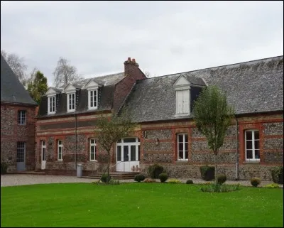 1685- La Grande Demoiselle émue des souffrances qui étaient à cette époque le lot des gens des campagnes se porta acquéreur du manoir-château de Briançon. Devenue une véritable fondation, par la suite, son oeuvre perdurera. Mais qui était donc cette bienfaitrice ?