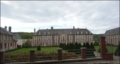 Ancienne baronnie du XVIIIe siècle, le château de Chantereine fait partie de l'histoire de Criel. Quelle fut sa destinée après avoir été un centre d'hébergement durant la guerre de 1914-1918 ?