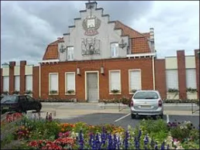 Je vous emmène dans les Hauts-de-France, à Haisnes. Ville de l'arrondissement de Béthune, elle se situe dans le département ...