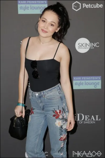 A quel âge commence-t-elle sa carrière ?