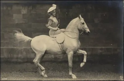 Quel verbe lié à l'impatience, mais se manifestant sur place, peut aussi bien s'appliquer au cheval qu'à l'être humain ?