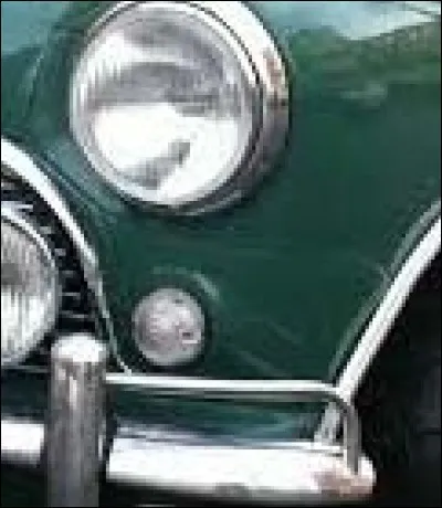 &Agrave; quelle voiture ce phare appartient-il ?