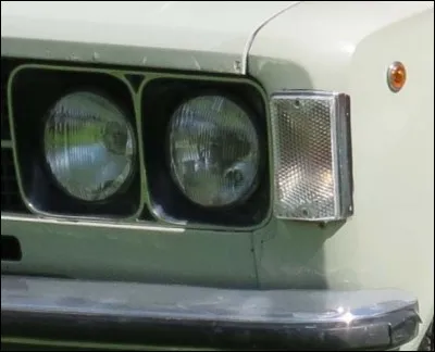 Ces deux phares sont sur une ...