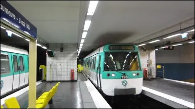 Quelle ligne de m&eacute;tro dessert la station La Courneuve ?