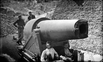 Cet incroyable engin sudiste fut installé sur une île déserte de Caroline du Sud pour protéger Charleston. Il pouvait tirer d'énormes obus de plus de 130 kg !
Les premiers tirs de la guerre de Sécession eurent lieu de cet endroit, sur un navire qui voulait ravitailler le fort Sumter.