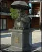Dans quelle ville se trouve cette statue commmorative du chat ?