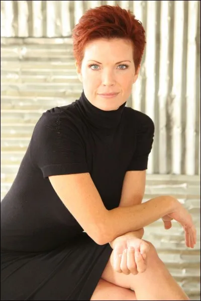 Saison 1 et 2, comment s'appelle l'actrice qui joue la mère d'Allison, Victoria Argent ?