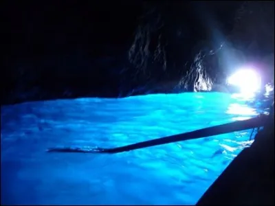 À quoi ressemblaient alors les mâtelots ? A des flammes vacillantes.