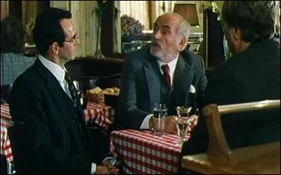 Qui reçoit Mr et Mme Maigret une fois par mois ?