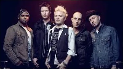Je vous propose la chanson ''War'' de Sum 41. Quel groupe mondialement connu a sorti un album portant ce titre ?