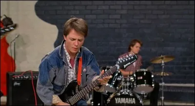 Quelle chanson légendaire Marty interprète-t-il lorsqu'il passe une audition à son école ?