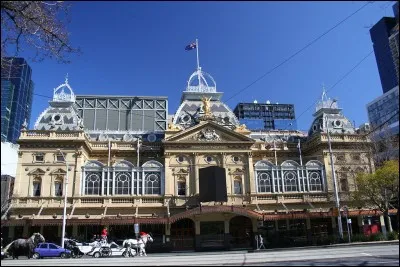 Melbourne, qui mélange l'architecture victorienne et contemporaine, est le site qui accueille la série... ?