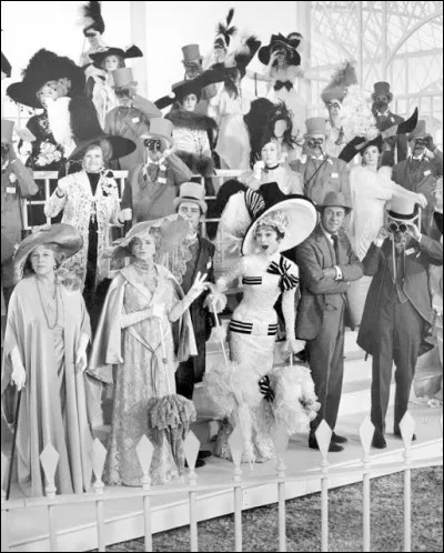 Dans le film "My fair Lady", que regarde Eliza, la "fair Lady" ?