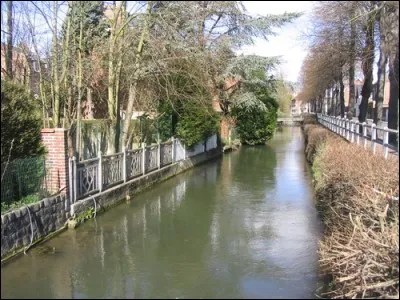 Quel est le cours d'eau qui traverse Beauvais, préfecture de l'Oise ?