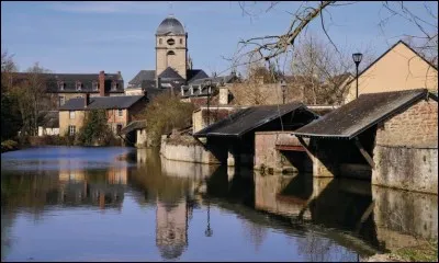 Quel est le cours d'eau qui traverse Alençon, préfecture de l'Orne?