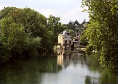 Quel est le cours d'eau qui traverse Poitiers, préfecture de la Vienne ?