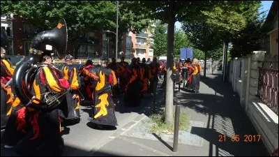 N'oubliez pas les paroles, en particulier celles de Jean Constantin : Où sont passées mes ...