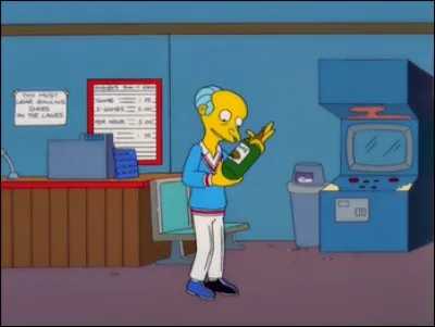 Ce jeu d'arcade, situé à droite de Monsieur Burns, est vu au Bowlarama et au Kwik-E-Mart de Springfield. Ce jeu a pour objectif de bombarber le Canada. Comment est nommé ce jeu d'arcade ?