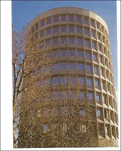 Construit en 1976, c'est...