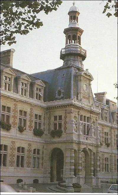 Voici une mairie, mais de quel arrondissement ?