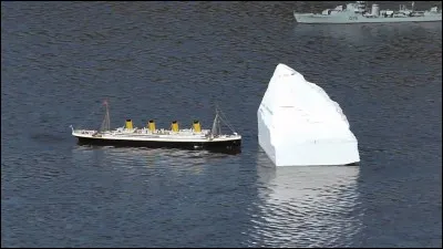 À quelle heure la vigie du Titanic repéra-t-elle l'iceberg ?