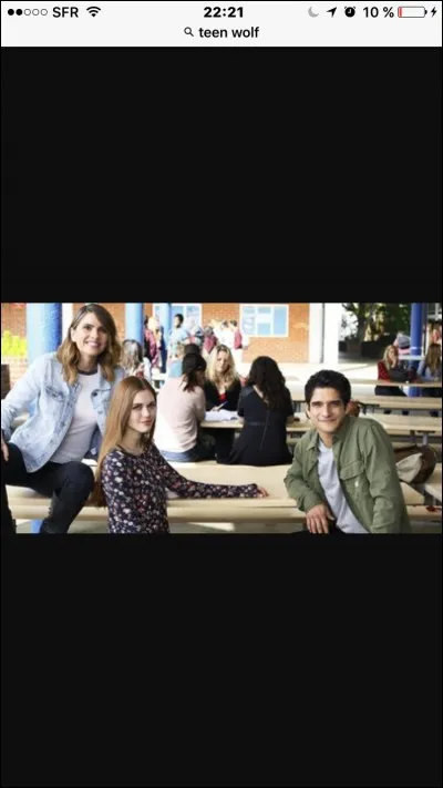 Dans la saison 6, qui est à la place du trou au milieu ?