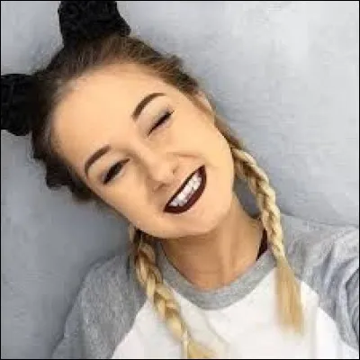 Emma habite t'elle dans un appartement?