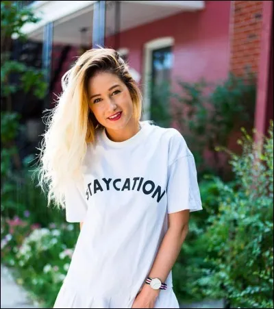 A t'elle une boutique?