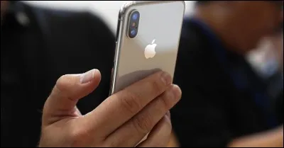 Imaginons, "Apple" te contacte pour une offre : 400  pour l'achat de l'Iphone X, le dernier Iphone sorti coûtant 1400 . Tout content tu acceptes et te précipites à Apple.n ! Tu habites en ville, pas très loin du centre qui veut t'offrir ce téléphone. Pour y aller, tu... 
(Tu penses que cela n'a aucun rapport avec les saisons mais si.)