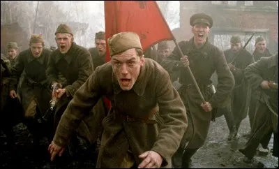 Quel personnage historique, interprété par Bob Hoskins, apparaît dans "Stalingrad", de Jean-Jacques Annaud ?