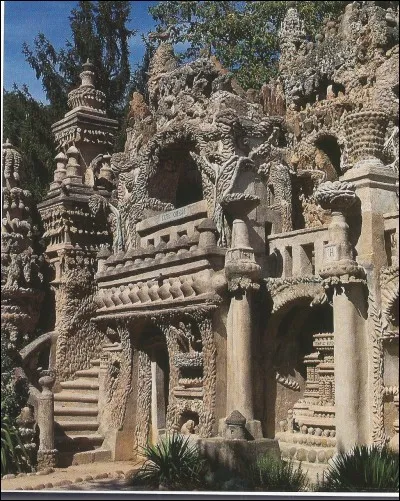 C'est le palais idéal. Où est-il situé ?