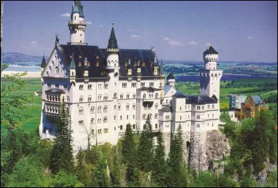 465 tonnes de marbre sont entrées dans la construction de/du/d'...