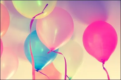 Quel est l'anniversaire de celui qui l'accompagne ?