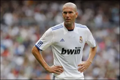 À quel âge la carrière de Zinedine Zidane s'est-elle brusquement éteinte ?