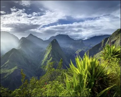 Les pitons, cirques et remparts sont classés au patrimoine mondial de l'UNESCO.