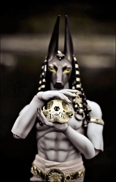 Qui est ce Dieu égyptien des nécropoles et de l'embaumement ?