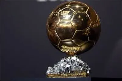 Quels sont les deux joueurs qui n'ont obtenu que deux fois le Ballon d'or ?